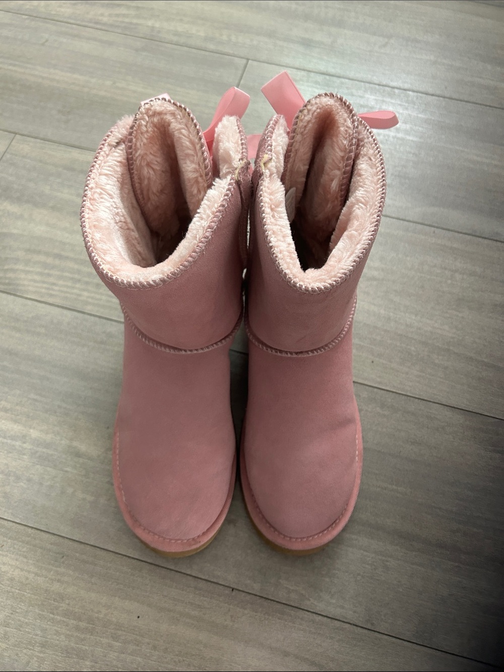 SHORT METRO BOW UGG BOOTS - PINK - Picture 2 of 7